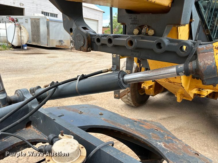 image for item DW5031 2007 John Deere 770D motor grader