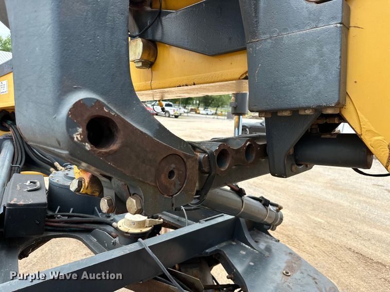 image for item DW5031 2007 John Deere 770D motor grader