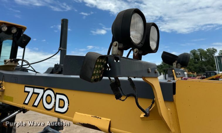 image for item DW5031 2007 John Deere 770D motor grader
