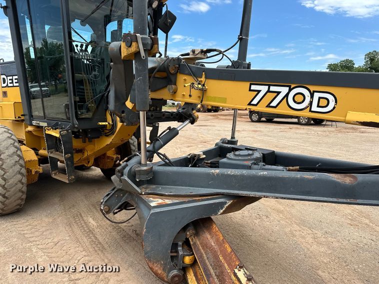 image for item DW5031 2007 John Deere 770D motor grader