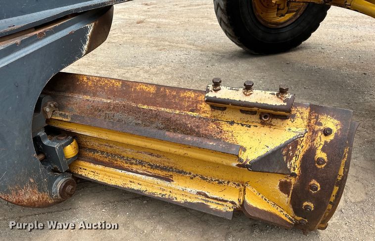 image for item DW5031 2007 John Deere 770D motor grader