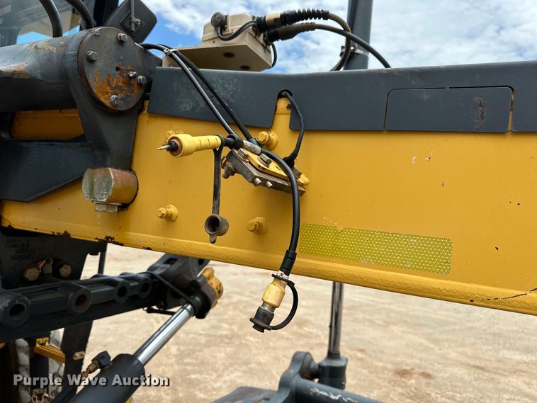 image for item DW5031 2007 John Deere 770D motor grader