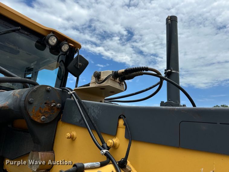 image for item DW5031 2007 John Deere 770D motor grader