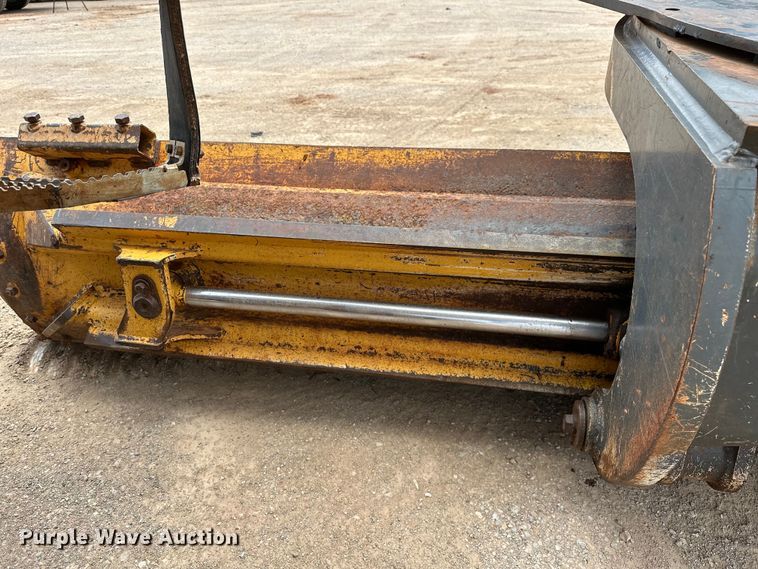 image for item DW5031 2007 John Deere 770D motor grader