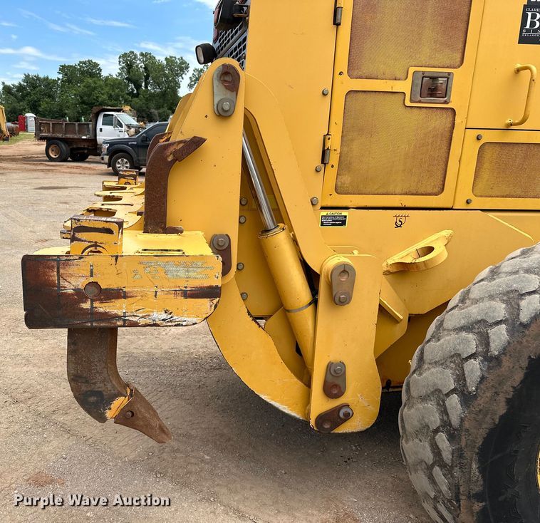 image for item DW5031 2007 John Deere 770D motor grader