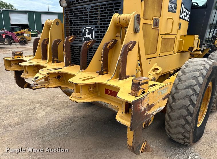 image for item DW5031 2007 John Deere 770D motor grader