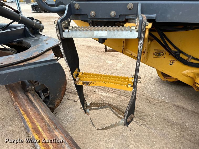 image for item DW5031 2007 John Deere 770D motor grader