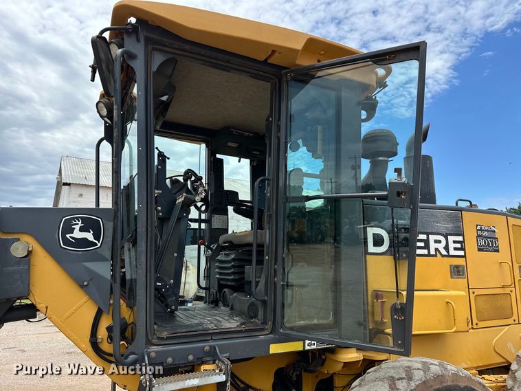 image for item DW5031 2007 John Deere 770D motor grader