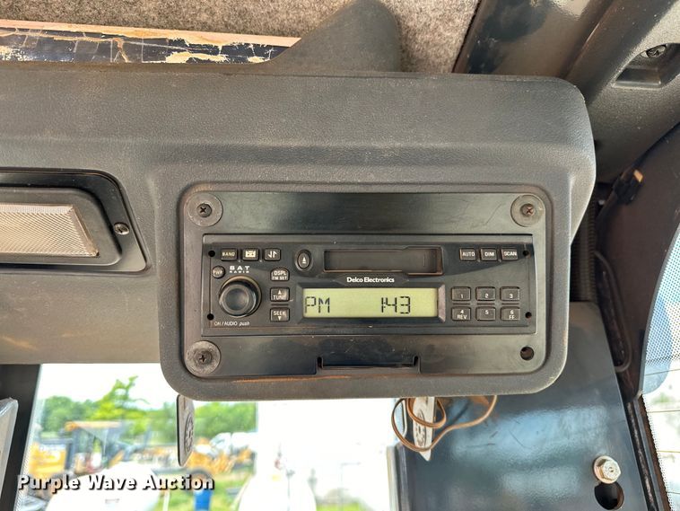 image for item DW5031 2007 John Deere 770D motor grader