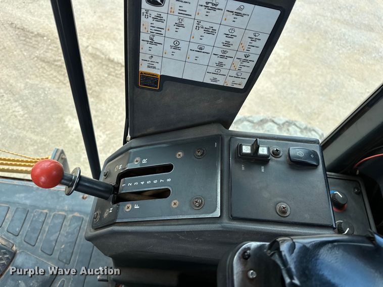 image for item DW5031 2007 John Deere 770D motor grader