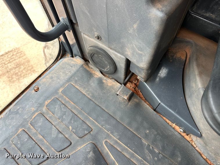 image for item DW5031 2007 John Deere 770D motor grader