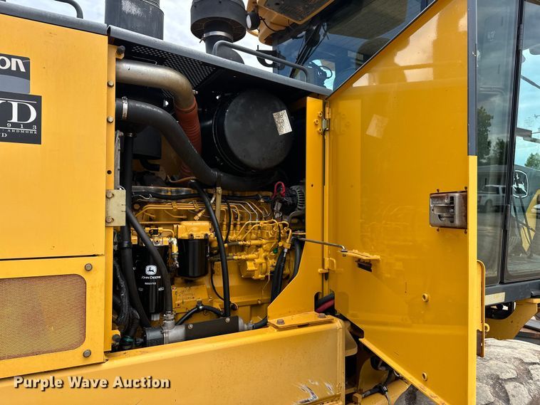 image for item DW5031 2007 John Deere 770D motor grader