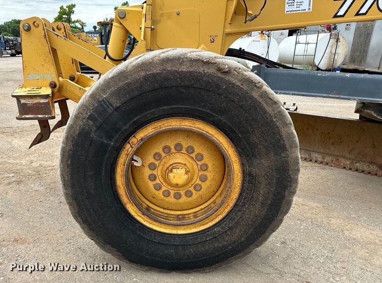 image for item DW5031 2007 John Deere 770D motor grader