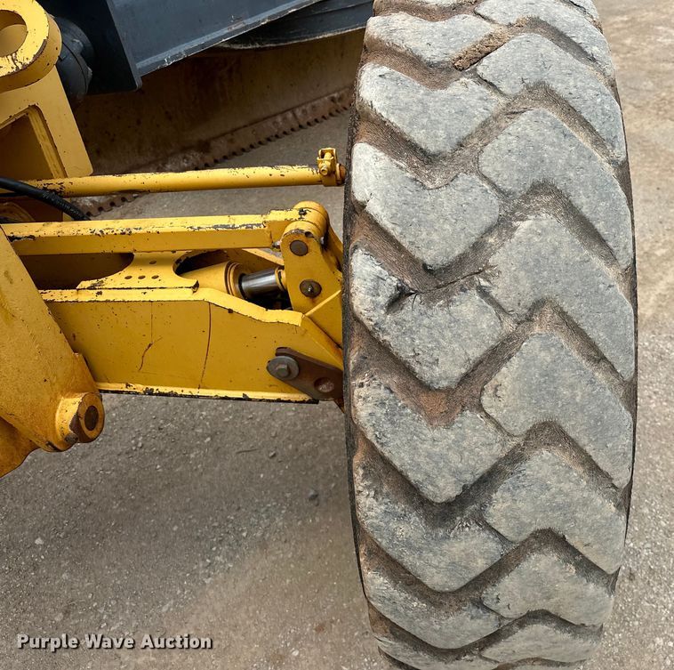 image for item DW5031 2007 John Deere 770D motor grader