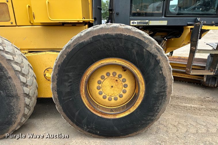 image for item DW5031 2007 John Deere 770D motor grader