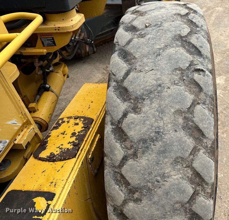 image for item DW5031 2007 John Deere 770D motor grader