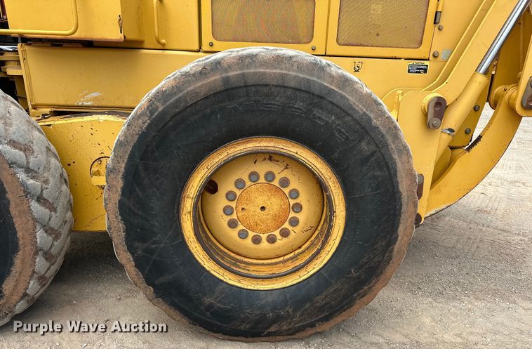 image for item DW5031 2007 John Deere 770D motor grader