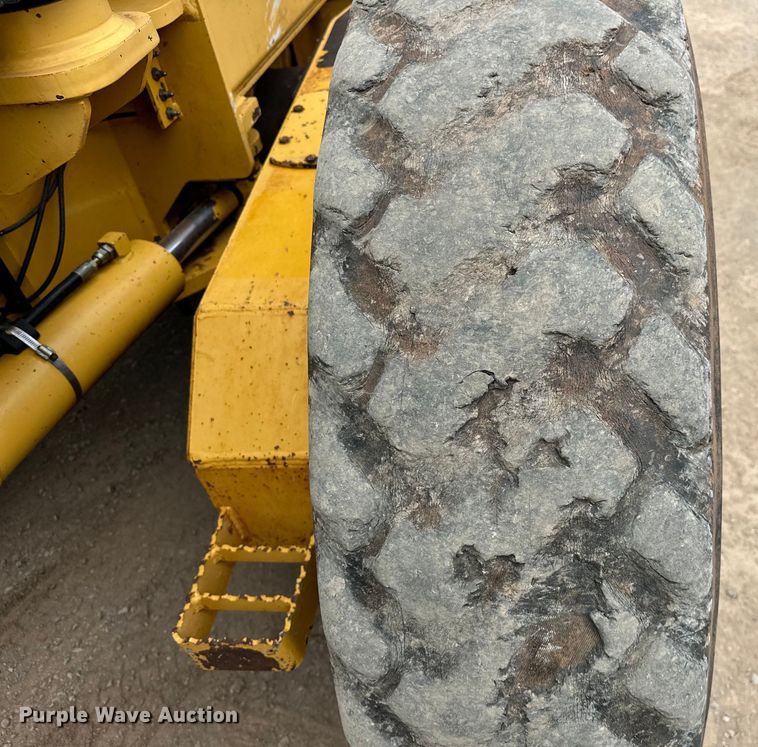 image for item DW5031 2007 John Deere 770D motor grader