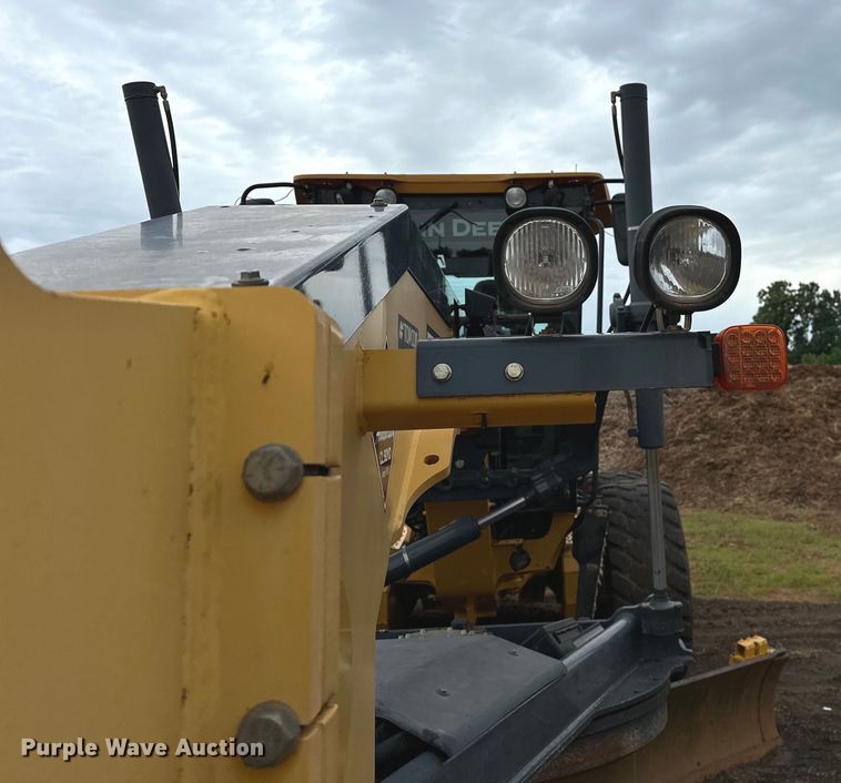 image for item DW5032 2013 John Deere 772GP motor grader