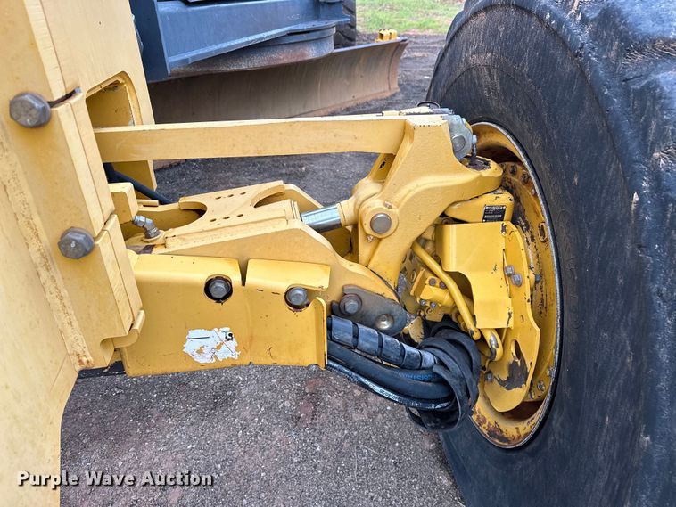 image for item DW5032 2013 John Deere 772GP motor grader