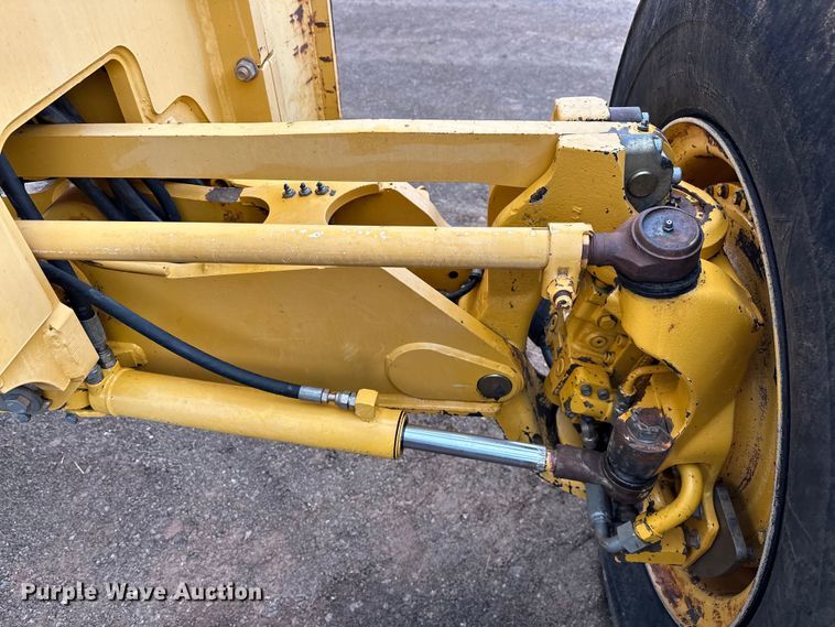 image for item DW5032 2013 John Deere 772GP motor grader