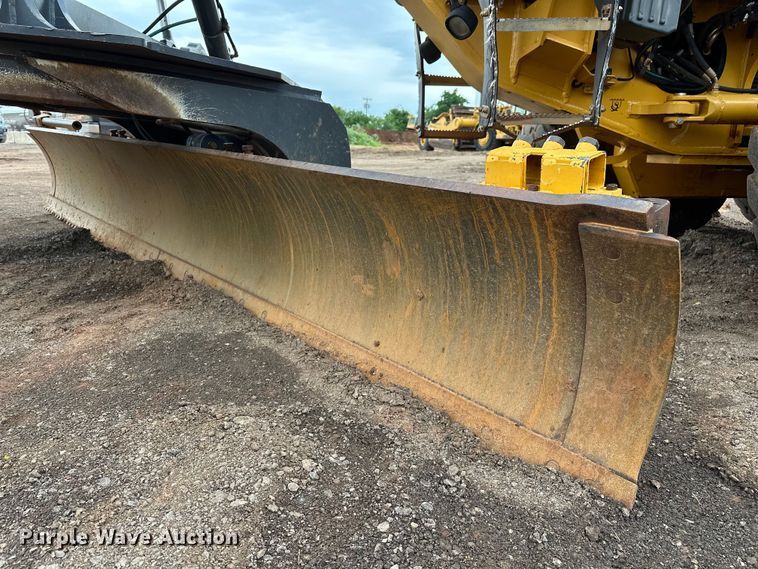 image for item DW5032 2013 John Deere 772GP motor grader