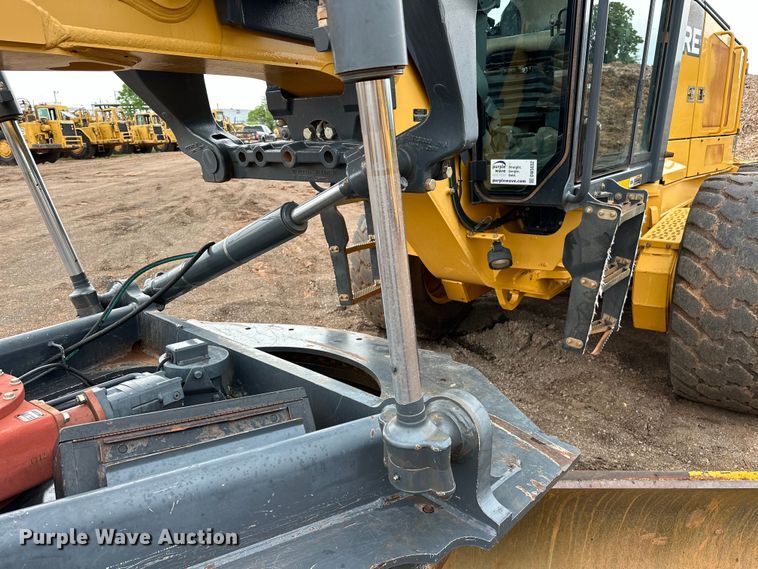 image for item DW5032 2013 John Deere 772GP motor grader