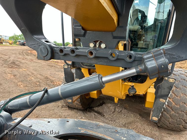 image for item DW5032 2013 John Deere 772GP motor grader