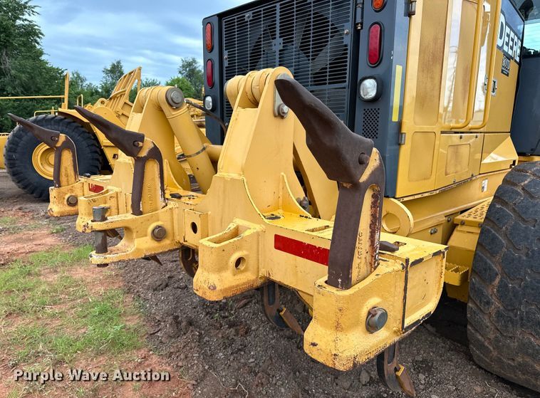 image for item DW5032 2013 John Deere 772GP motor grader