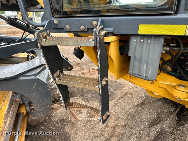 image for item DW5032 2013 John Deere 772GP motor grader