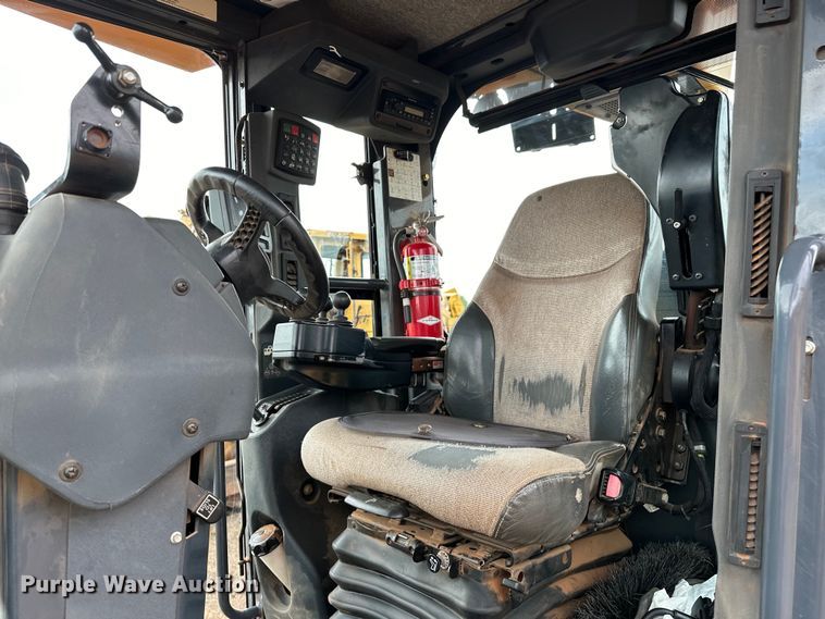 image for item DW5032 2013 John Deere 772GP motor grader