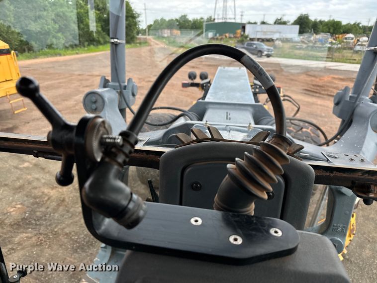 image for item DW5032 2013 John Deere 772GP motor grader