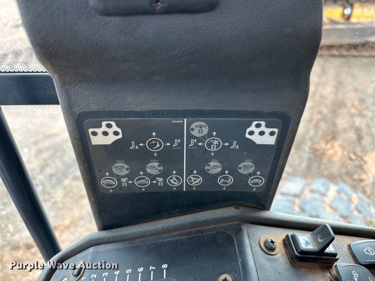 image for item DW5032 2013 John Deere 772GP motor grader