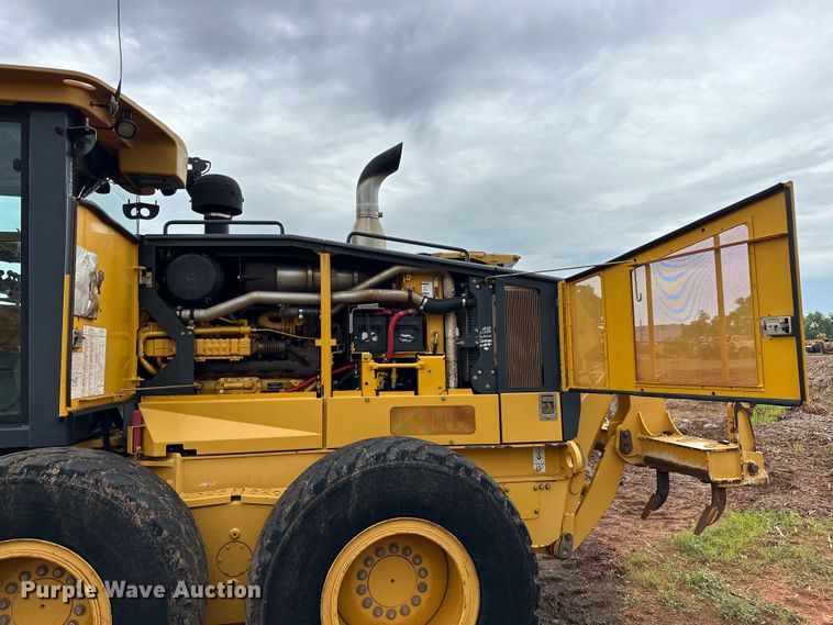 image for item DW5032 2013 John Deere 772GP motor grader