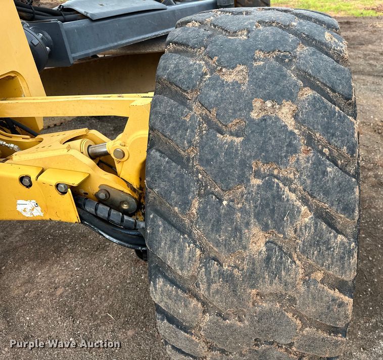 image for item DW5032 2013 John Deere 772GP motor grader