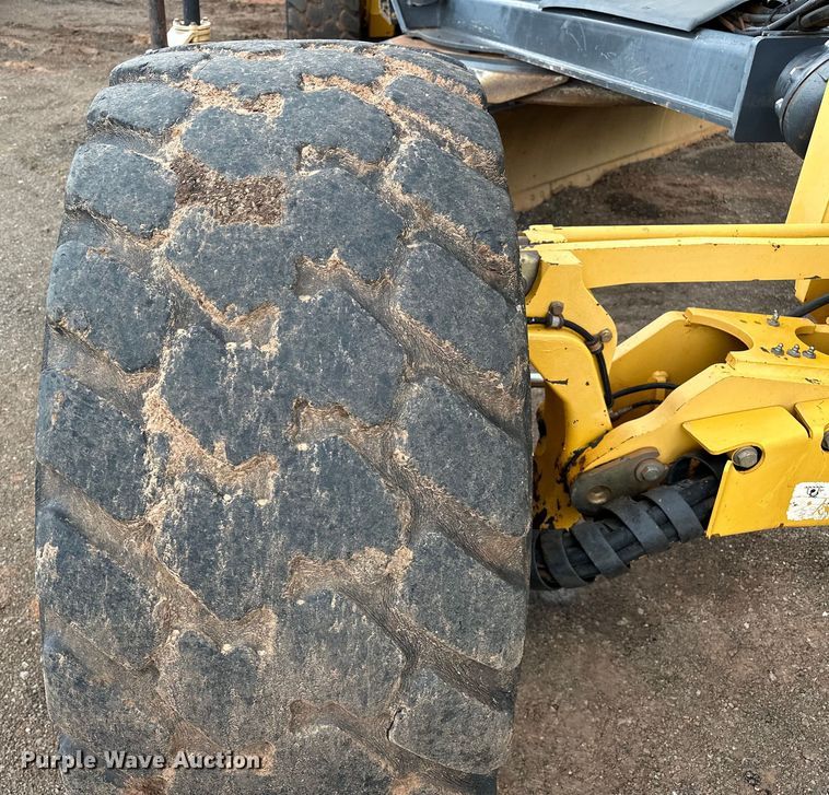 image for item DW5032 2013 John Deere 772GP motor grader