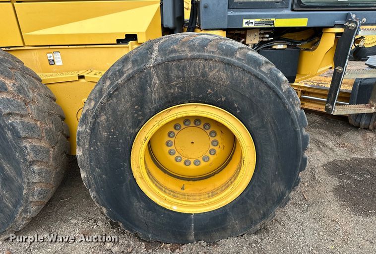 image for item DW5032 2013 John Deere 772GP motor grader