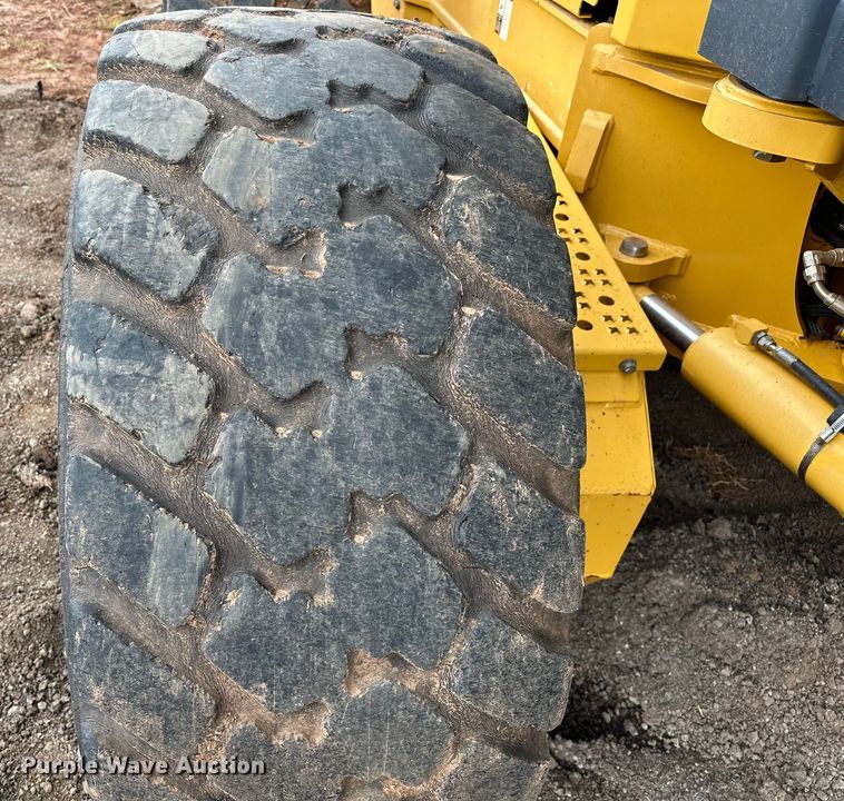 image for item DW5032 2013 John Deere 772GP motor grader