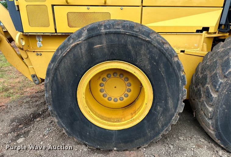 image for item DW5032 2013 John Deere 772GP motor grader