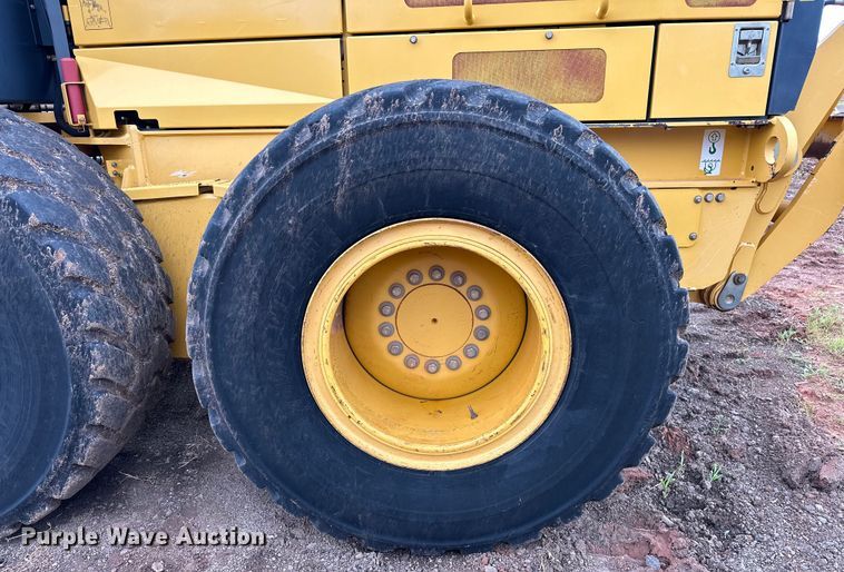 image for item DW5032 2013 John Deere 772GP motor grader