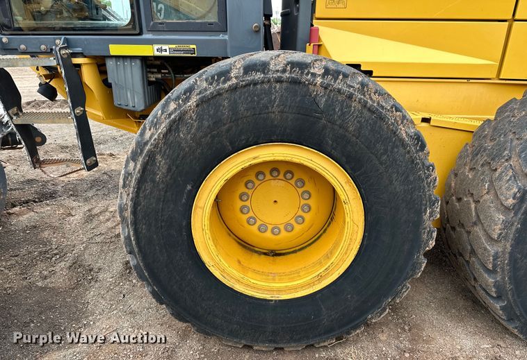 image for item DW5032 2013 John Deere 772GP motor grader