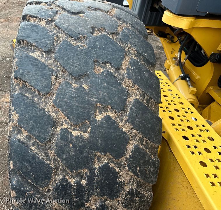 image for item DW5032 2013 John Deere 772GP motor grader