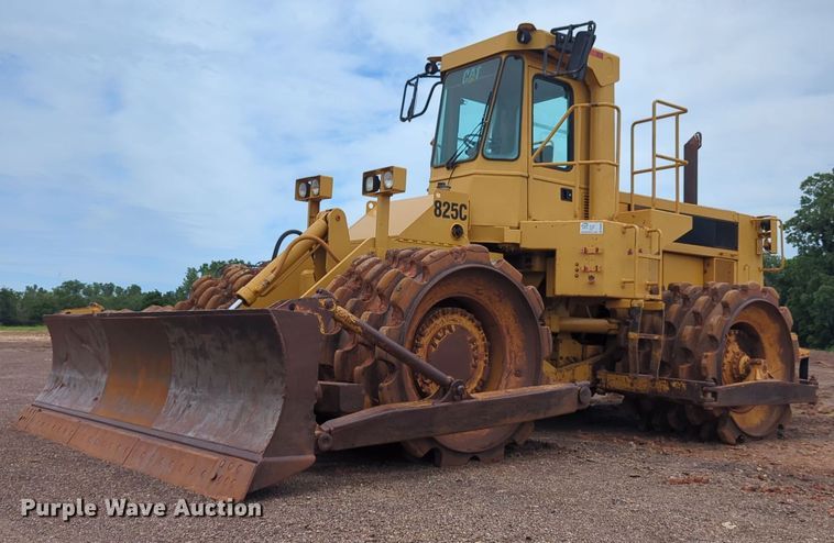 image for item DW5033 1994 Caterpillar 825C soil compactor