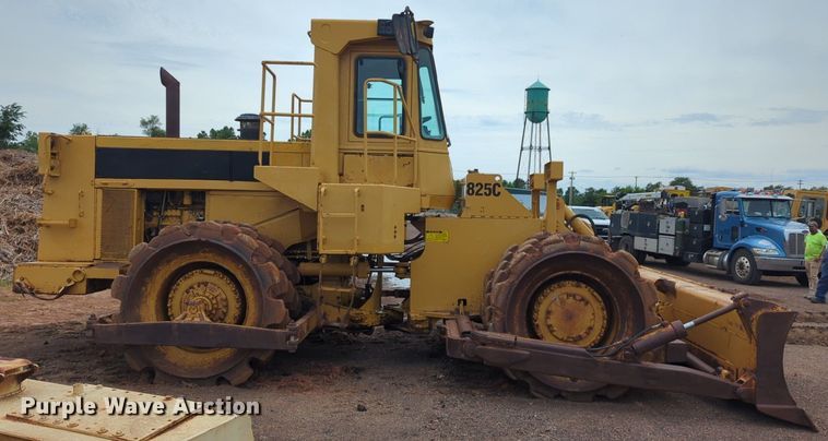 image for item DW5033 1994 Caterpillar 825C soil compactor