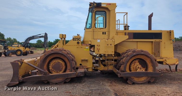 image for item DW5033 1994 Caterpillar 825C soil compactor