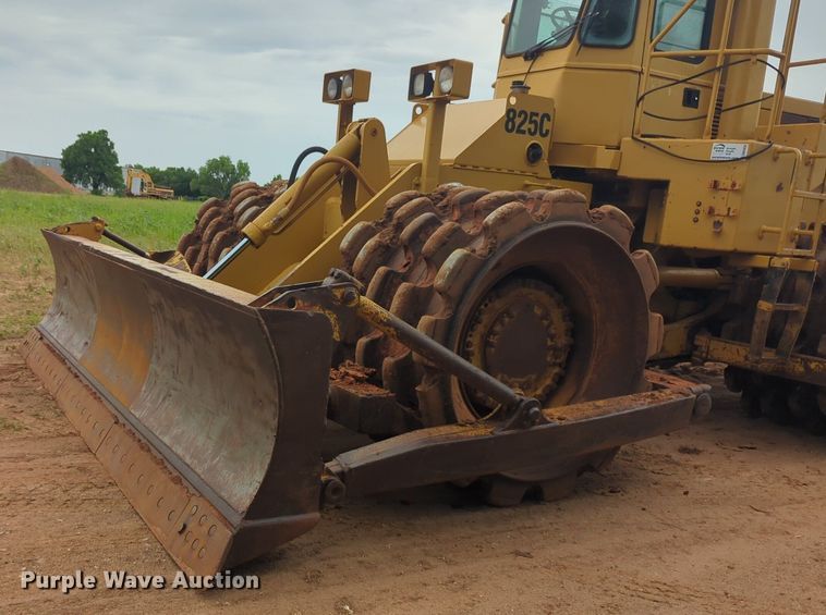image for item DW5033 1994 Caterpillar 825C soil compactor