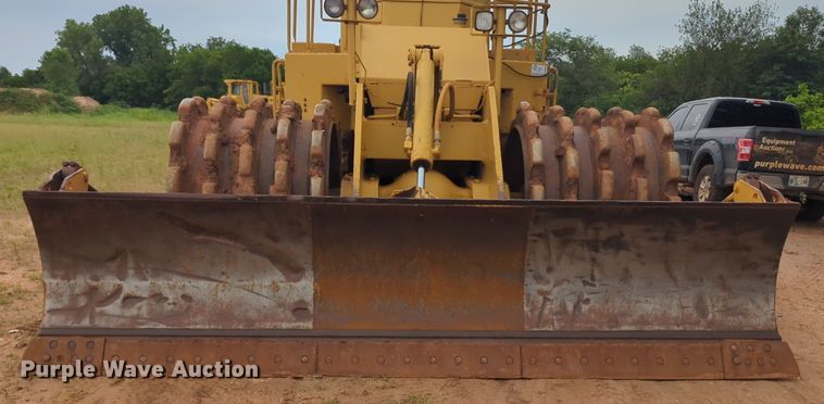 image for item DW5033 1994 Caterpillar 825C soil compactor