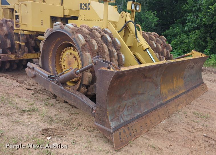 image for item DW5033 1994 Caterpillar 825C soil compactor