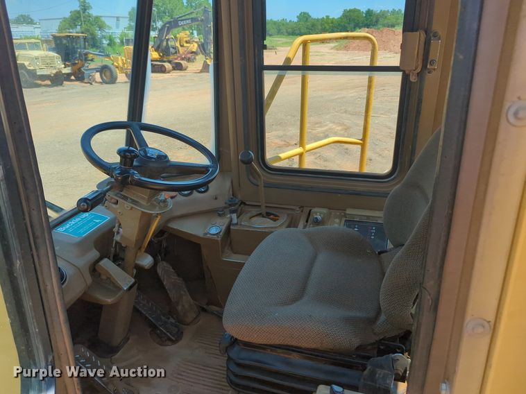 image for item DW5033 1994 Caterpillar 825C soil compactor