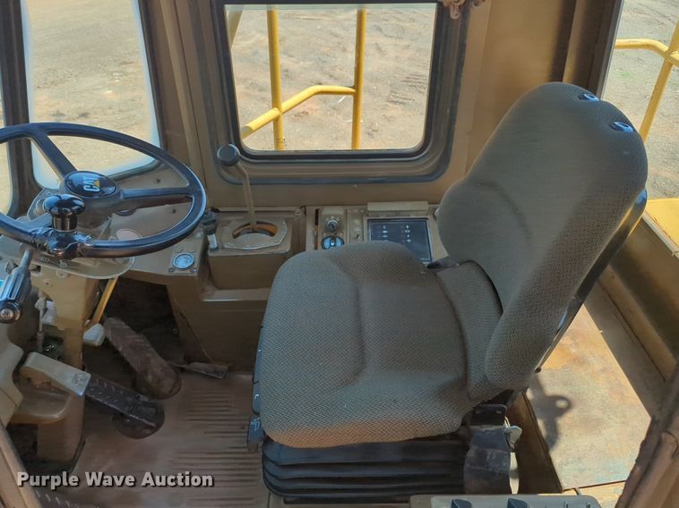 image for item DW5033 1994 Caterpillar 825C soil compactor